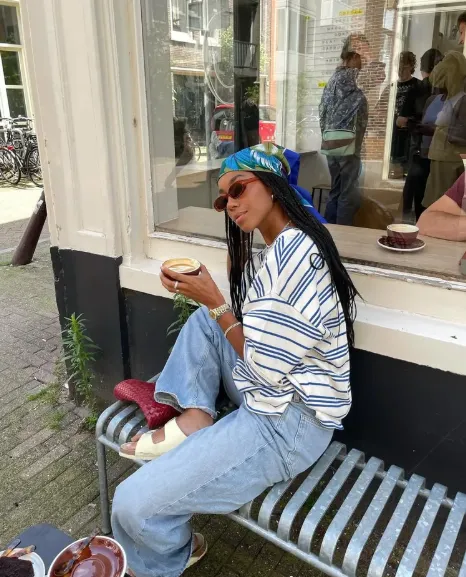 Яке взуття носити з джинсами влітку: несподівані варіанти для модного образу