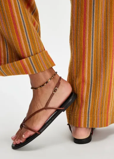 Яке взуття носити з джинсами влітку: несподівані варіанти для модного образу