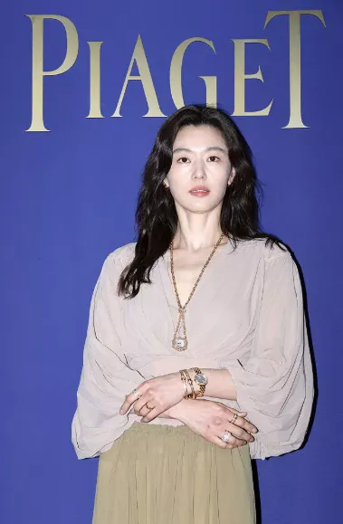 Які аксесуари будуть у тренді цього літа: підбірка для модників