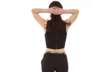 Які місця стильна доросла жінка сховає під одягом, а та, що не вміє одягатися зі смаком, виставить напоказ