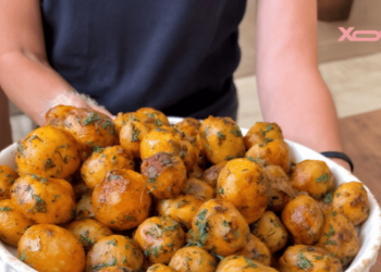 Как приготовить молодую картошку фантастически вкусной и ароматной: без отдельного отваривания и хлопот (ВИДЕО)