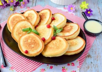 Как приготовить оладьи как из школьной столовой: пышные и мягкие (ВИДЕО)