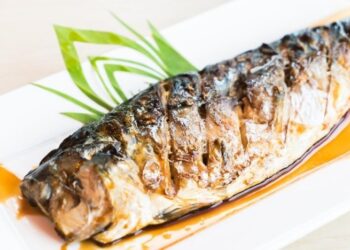 Как “выжарить” из рыбы все мелкие косточки до одной: лайфхак, с которым в ней не придется ковыряться