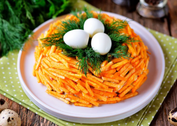 Красивый и вкусный салат с картошкой: то, что нужно к праздничному столу (РЕЦЕПТ)