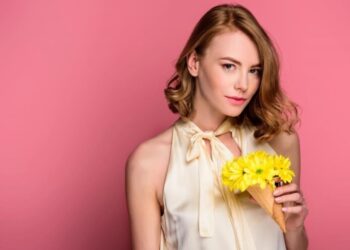 Модні кольори цього літа: як впровадити їх в образ, щоб бути в тренді