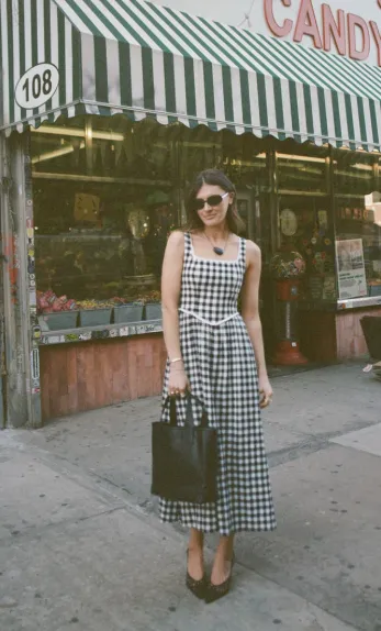 Модні плаття на літо 2025, від яких віє ностальгією: найкращі варіанти