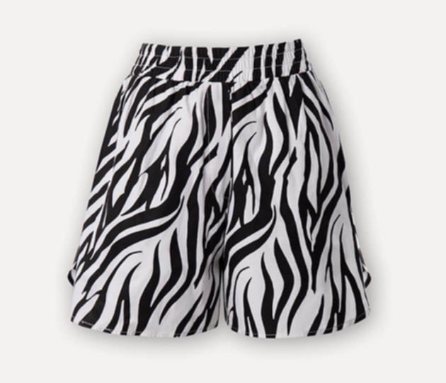 Модні жіночі шорти влітку 2025: як і з чим носити