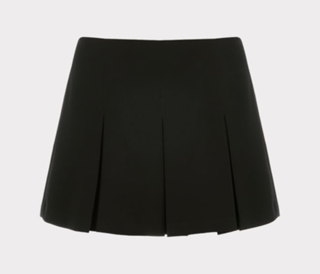 Модні жіночі шорти влітку 2025: як і з чим носити