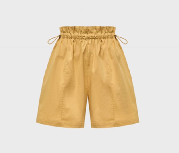 Модні жіночі шорти влітку 2025: як і з чим носити