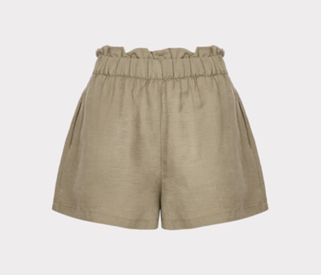 Модні жіночі шорти влітку 2025: як і з чим носити