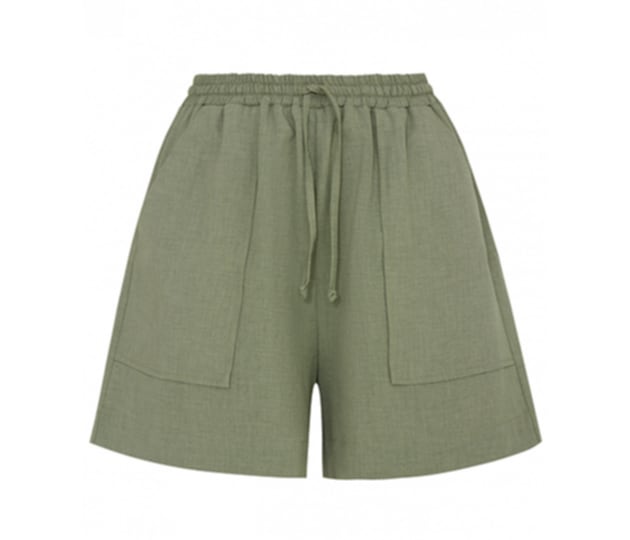 Модні жіночі шорти влітку 2025: як і з чим носити