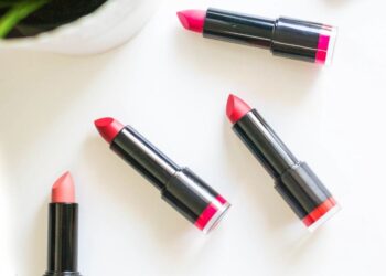 Нюд убік: топ-3 свіжих відтінки помади для яскравого літа