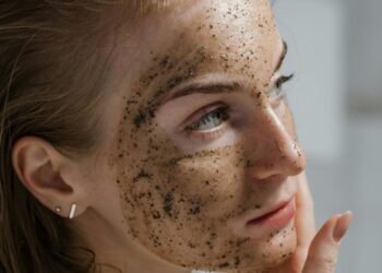 Обличчя до і після пілінгу: правильний догляд за шкірою і що категорично не можна робити?