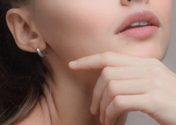 Прощавайте, мішки під очима: продукти, які допоможуть впоратися з проблемою