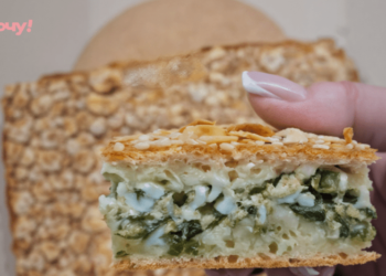 Просто выливаем тесто на пергамент и получаем самый быстрый пирог: отличный рецепт (ВИДЕО)