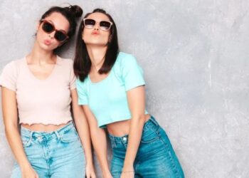 Що носити з джинсами: гарячі тренди літа-2025