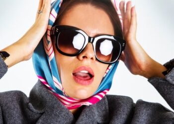 Шовкова хустка на піку моди: стильні варіанти, як носити