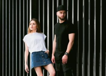 Стало відомо, з чим модно носити джинсову спідницю: найкращі образи на літо