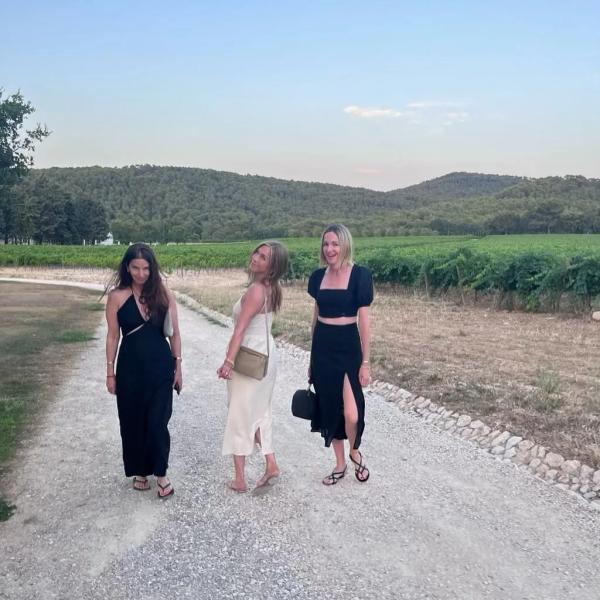 Тренд із 2000-х знову увірвався в моду: його часто носила Еністон