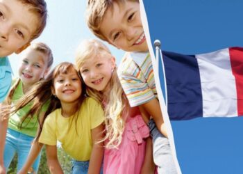 У Франції чиновники вимагають пустити дітей в заклади “тільки для дорослих”