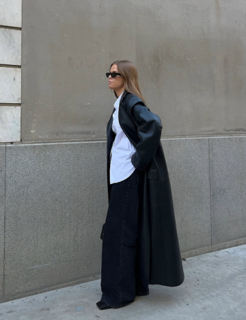 Українкам підказали, які джинси мають бути у гардеробі на весну-літо: класика та тренди