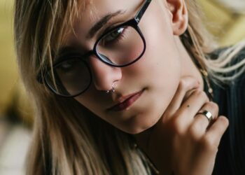 Волосся стає жирним уже наступного дня: поради, які допоможуть припинити швидке забруднення