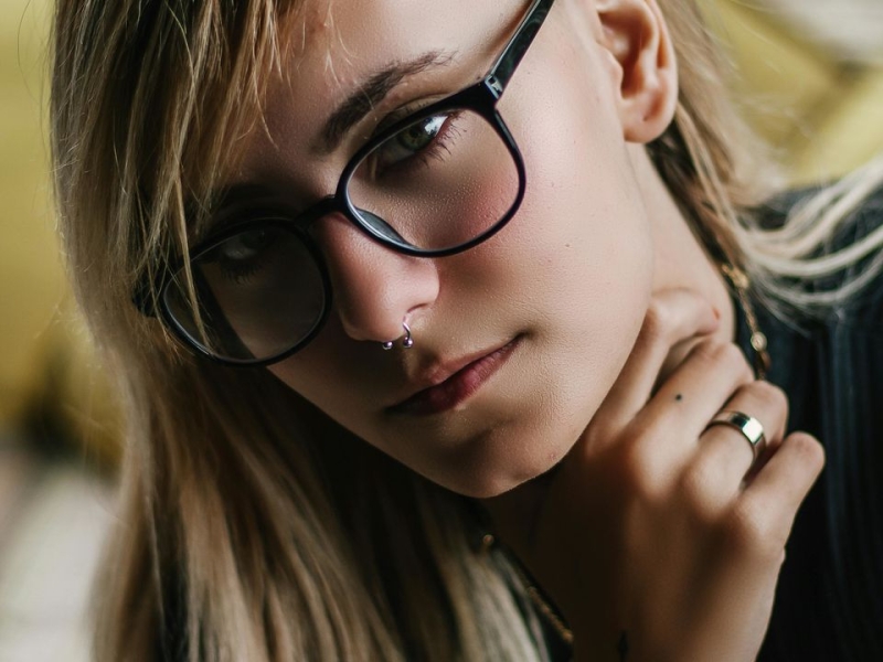 Волосся стає жирним уже наступного дня: поради, які допоможуть припинити швидке забруднення