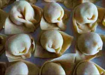 Що потрібно додати у тісто для пельменів, щоб вони не розвалювалися: ідеальний рецепт