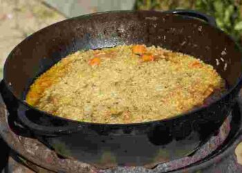 Не поспійшайте викидати як можна врятувати недоварений рис у плові