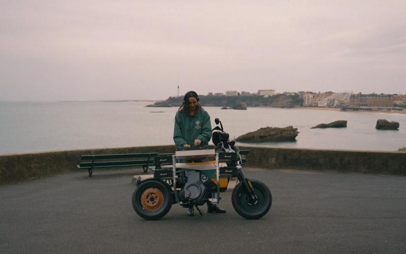 Deus Ex і BMW зробили електробайк із діджейським пультом, але купити його не вийде