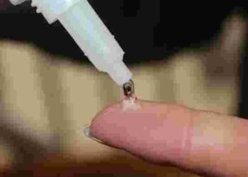 Не засихатиме дуже довго: як правильно потрібно зберігати суперклей