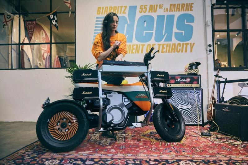 Deus Ex і BMW зробили електробайк із діджейським пультом, але купити його не вийде