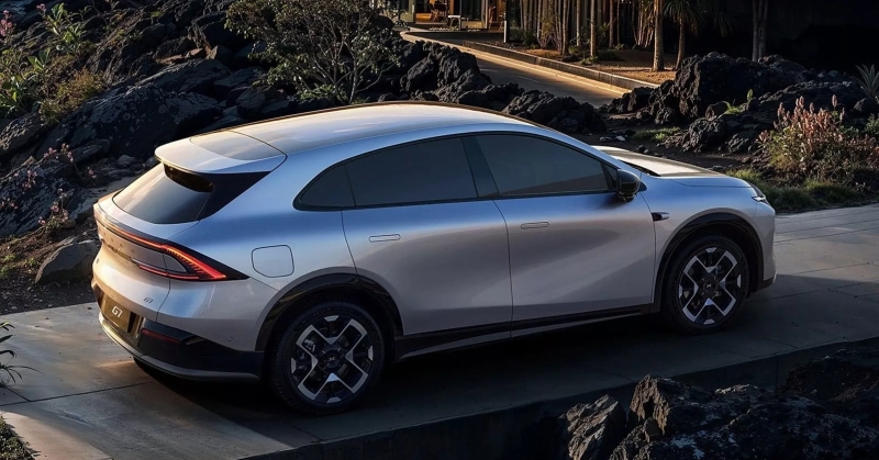 Xpeng і Huawei перетворили лобове скло автомобіля на гігантський дисплей доповненої реальності