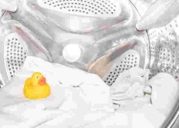 Як легко вивести трав’яні плями з одягу: допоможе один ефективний засіб