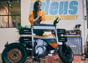 Deus Ex і BMW зробили електробайк із діджейським пультом, але купити його не вийде