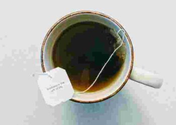 Як швидко і легко очистити чашку від чайного нальоту: дієві способи