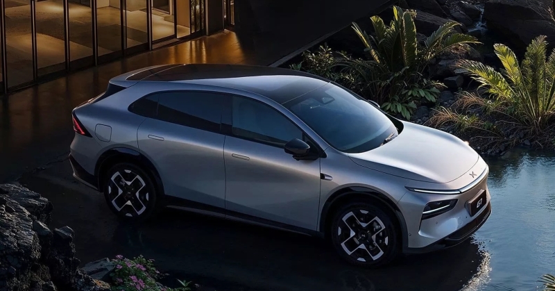 Xpeng і Huawei перетворили лобове скло автомобіля на гігантський дисплей доповненої реальності