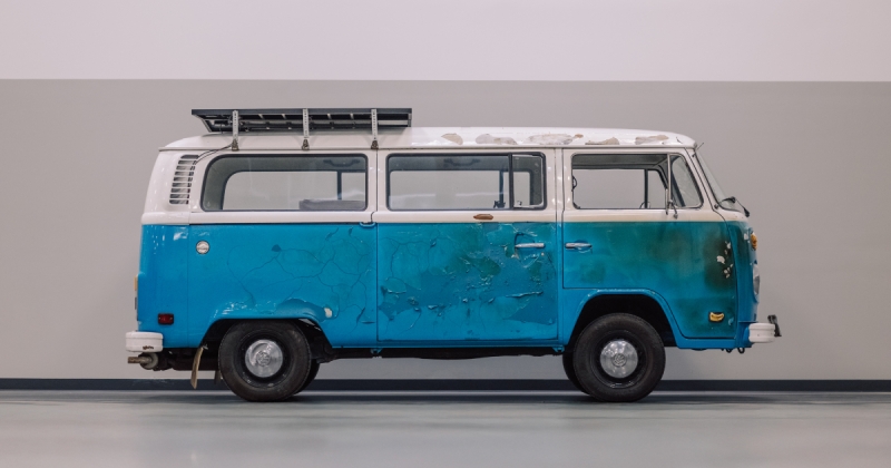 Volkswagen відновлює старенький T2, який пережив каліфорнійські пожежі в січні 2025-го