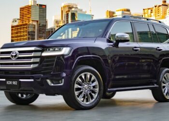 Toyota Land Cruiser 300 став самозарядним гібридом