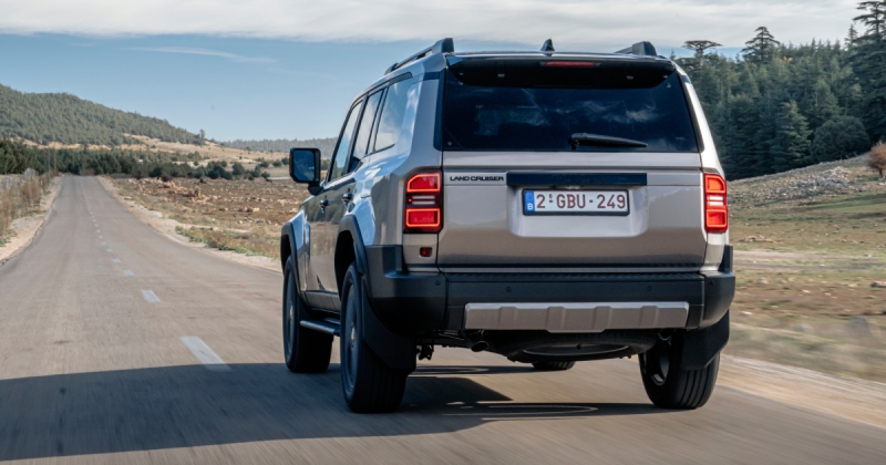 Дизельний Toyota Land Cruiser 250 отримав 48-вольтову гібридну систему