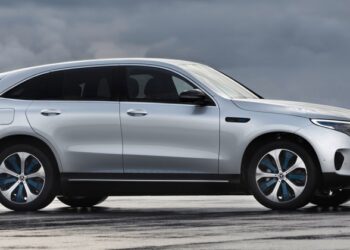 Mercedes відкликає майже 13,5 тисячі електрокарів у Китаї через ризик загоряння батарей