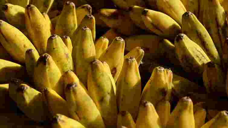 Ви ніколи цього не робили, а дарма: чому треба мити банани перед вживанням