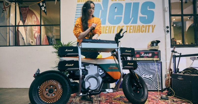 Deus Ex і BMW зробили електробайк із діджейським пультом, але купити його не вийде