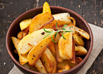 Чем посыпать картофель для идеальной корочки: хитрый метод