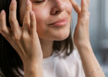 Чи справді потрібно зволожувати шкіру влітку, чи може дати їй відпочинок до осені?