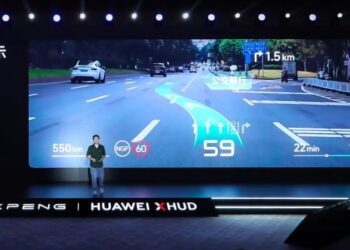 Xpeng і Huawei перетворили лобове скло автомобіля на гігантський дисплей доповненої реальності