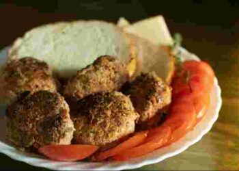 Ніжний смак гарантовано: навіщо у котлети додавати мінеральну воду