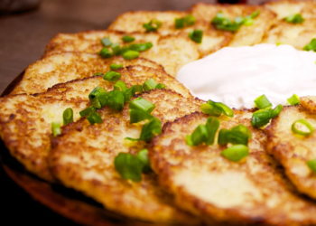 Этот неожиданный ингредиент перевернет ваше представление о дерунах: что добавить в тесто