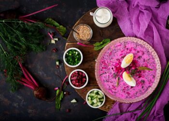 Як приготувати холодник на кефірі: простий і смачний рецепт для спекотних днів