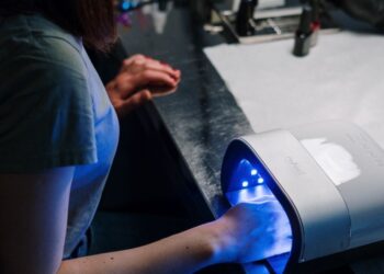 Як відновити нігті після опіку в лампі для сушіння гель-лаку: 5 основних порад